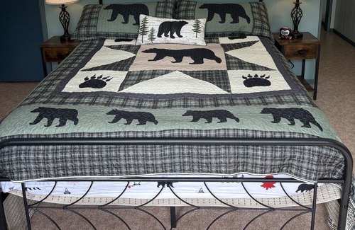 Weed House | Cozy one bedroom home in the woods 5 miles from the town of Mount Shasta.