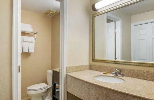 North Chesterfield House | Upscale Richmond Inn Minutes from Poe Museum and Monument Avenue