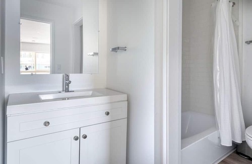 Jack London District Apartment | Modern Oakland Studio w/ A/C, near Jack London Sq, by Blueground