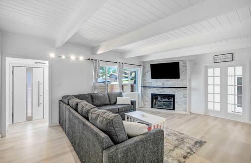Olde Carlsbad House | Beautiful, modern 3-bedroom beach house 🏝 w/ large yard!