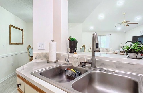 Port Malabar House | Beautiful Spacious 4 BRs Brick Villa-Pet Friendly