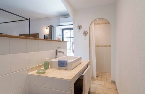 Berrias-et-Casteljau Bed & Breakfast | Chambre D'hôtes La Terrasse - L'antre de Pierres - Ardèche Méridionale