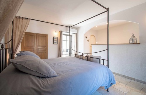 Berrias-et-Casteljau Bed & Breakfast | Chambre D'hôtes La Terrasse - L'antre de Pierres - Ardèche Méridionale