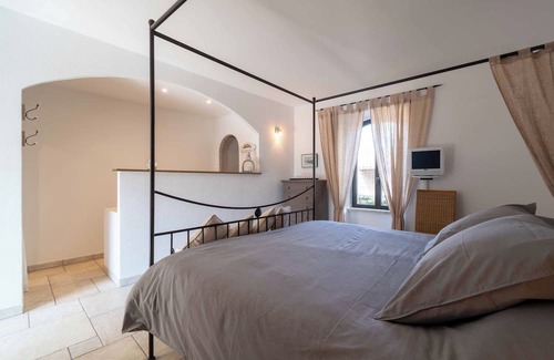 Berrias-et-Casteljau Bed & Breakfast | Chambre D'hôtes La Terrasse - L'antre de Pierres - Ardèche Méridionale