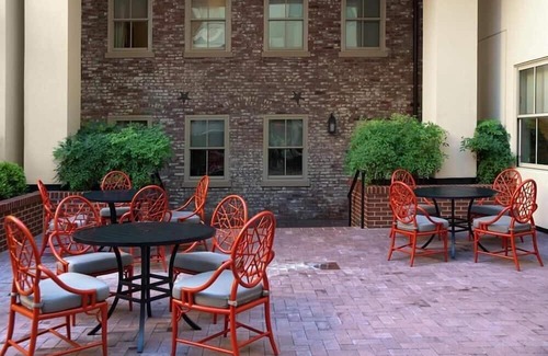 Mount Vernon Square Apartment | Deluxe Room Near 10th Street Community Park WDC