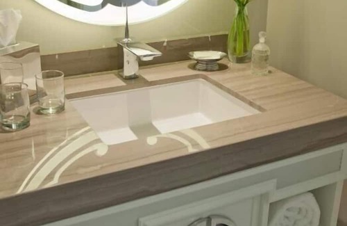 Mount Vernon Square Apartment | Deluxe Room Near 10th Street Community Park WDC