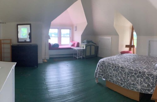 York Harbor House | House with a view of York Harbor and a 3 minute walk to the beach