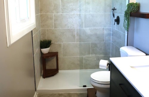Roselawn Finance Apartment | Coastal Modern Oasis in Cincy