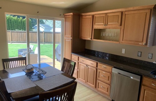 Marysville House | Destination: Relax and Enjoy! Minutes away from Casinos, Outlets, Lake Stevens.