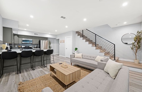 Carthay Circle House | Charming K-Town Retreat: Your LA Delight!