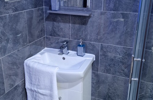 Seisdon Apartment | Perfect for Exploring Birmingham