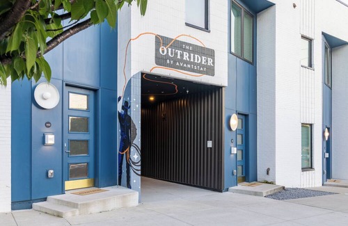 Five Points Apartment | Outrider 105 by AvantStay | 5mins to Broadway + Downtown