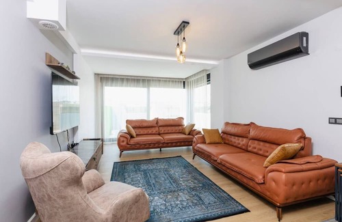 Lara House | Luxury Triblex Villa with Heated Pool