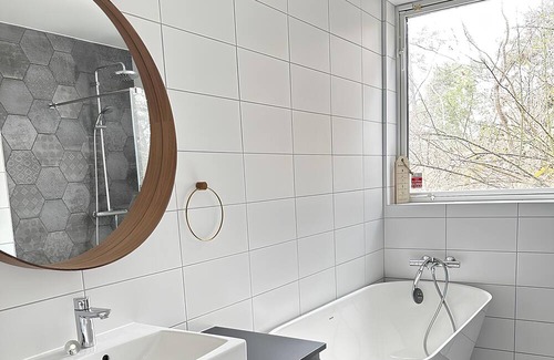 Danderyd House | Lyxig Villa med Fantastisk Sjöutsikt - 15 Minuter Från Centrum