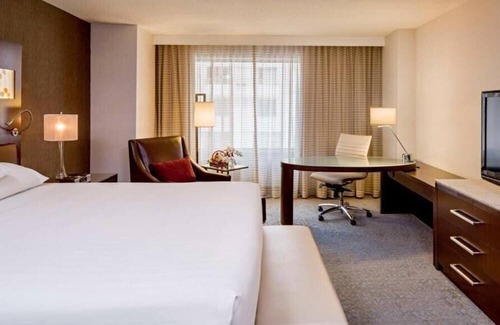 Chinatown Apartment | King Room Near Metro Center station WDC