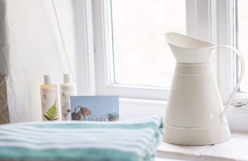 Barwick Cottage | THE GRANARY, pet friendly, with a garden in Yeovil, Somerset