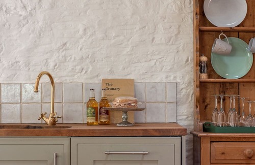 Barwick Cottage | THE GRANARY, pet friendly, with a garden in Yeovil, Somerset
