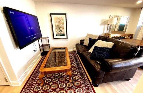 Winona House | Stylish Deluxe 2BR Guest Suite