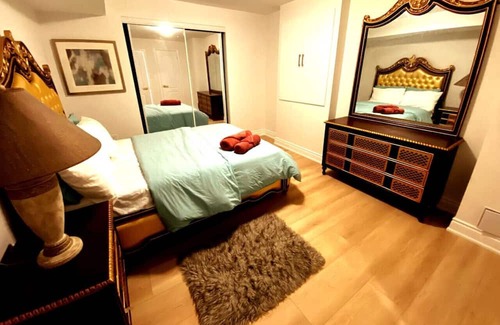 Winona House | Stylish Deluxe 2BR Guest Suite