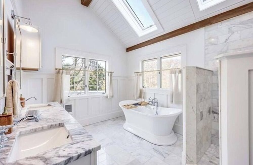 North Falmouth House | NEW for 2024. Waterfront renovated home near Shining sea bike path. RPMS145