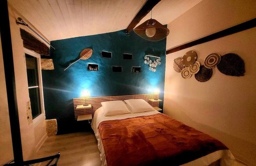 Arces Bed & Breakfast | Une Suite Familiale Pour 4 à 6 Personnes Dans une Maison Charentaise de 1649