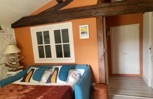 Arces Bed & Breakfast | Une Suite Familiale Pour 4 à 6 Personnes Dans une Maison Charentaise de 1649