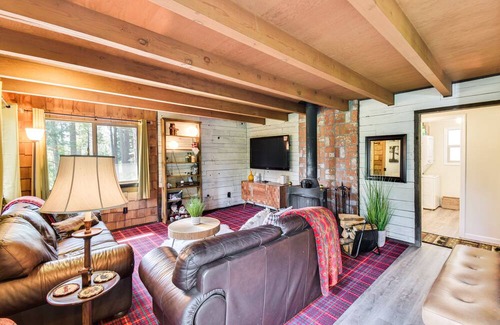 Arnold Cabin | Charming Arnold Cabin w/ Deck & Wood-Burning Stove