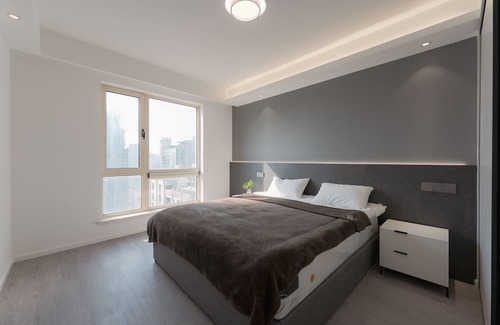 Huangpu Apartment | Walk 10 minutes to the Bund & People‘s Square & Yu Garden! 3 Bedrooms Apartment