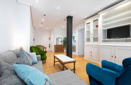 Old Town Apartment | ★ Beach & City - Neighbourhood of Gros ★