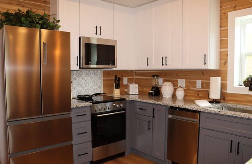 Lynn Apartment | A cozy & inviting stay in the mountains with a wildlife path, deck & Mtn views!