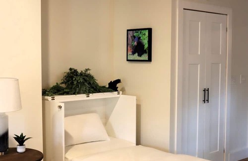 Lynn Apartment | A cozy & inviting stay in the mountains with a wildlife path, deck & Mtn views!