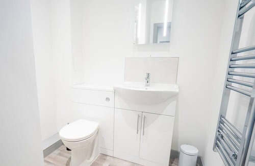 Brierley Hill Apartment | Bright and Modern 2 Bed Apartment in Redditch