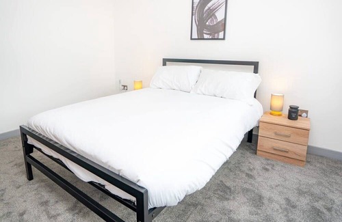 Brierley Hill Apartment | Bright and Modern 2 Bed Apartment in Redditch
