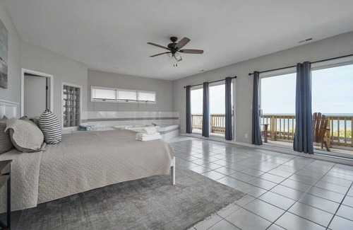 Cottage Line Apartment | Beachhouse Penthouse with a Pool!