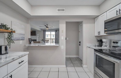 Cottage Line Apartment | Beachhouse Penthouse with a Pool!