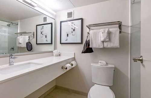 Rockville House | Outdoor Pool, Free Parking, Minutes from Washington DC