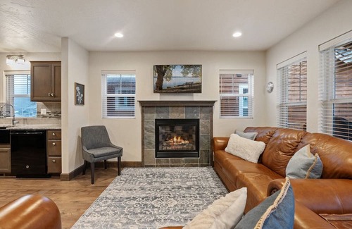 Dover Bay House | The Johnson House - 3 Bedrooms, 3 Baths Waterfront Parkside Bungalow
