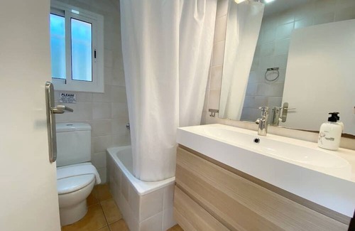 La Font d'en Fargues House | SPACIOUS WHOLE HOUSE with VIEWS 5PP Wi-Fi TERRACE by MyRentalHost
