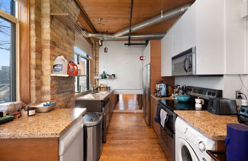 Old Toronto Condo | 930 SQ foot Authentic Loft in Parkdale