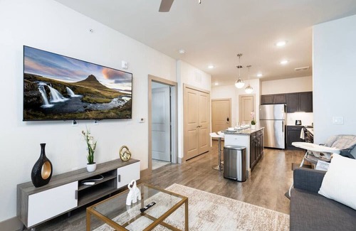 Lewisville Apartment | Luxurious Lakeside Retreat: 1BD Pool & Gym