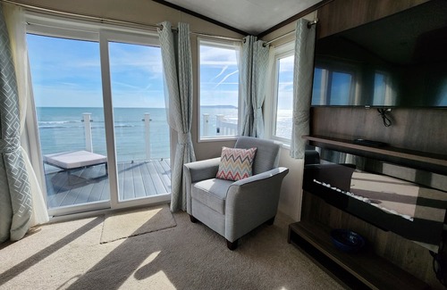 Holworth Cabin | Avon - Creek Caravan Park Ringstead - Dog Friendly
