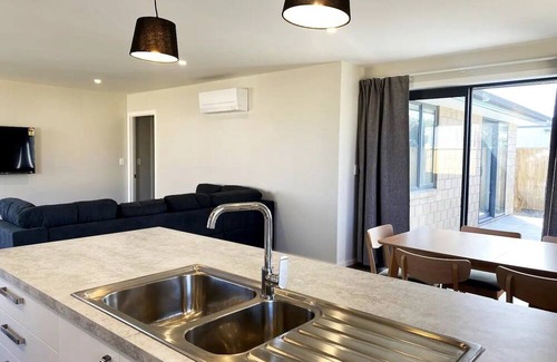 Oamaru House | Just like home (Brand New!)