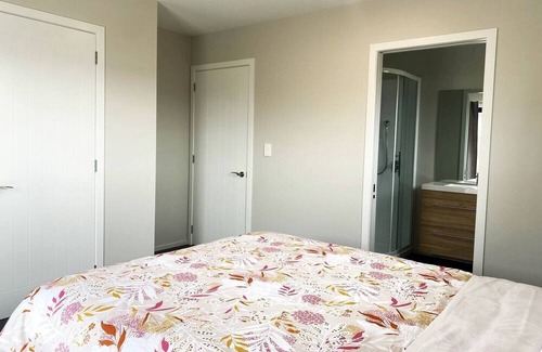 Oamaru House | Just like home (Brand New!)