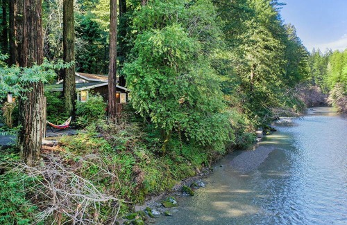 Cazadero Cabin | Casa De Flores ~ Creekfront, Dog Friendly, Redwoods