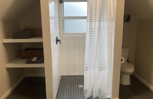 Fletcher Apartment | Pine Guesthouse—Asheville area