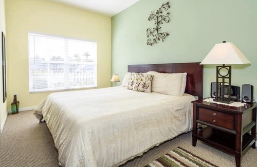 Venetian Bay Villages Condo | Lakefront Home on Gated Kissimmee Resort by Disneyworld