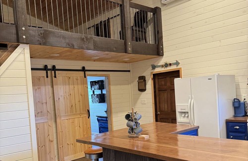 Jamestown Cabin | Cozy 2-bedroom cabin with WiFi, AC in welcoming Jamestown
