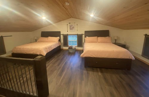 Jamestown Cabin | Cozy 2-bedroom cabin with WiFi, AC in welcoming Jamestown