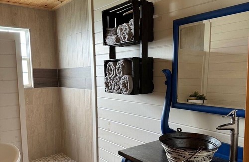 Jamestown Cabin | Cozy 2-bedroom cabin with WiFi, AC in welcoming Jamestown
