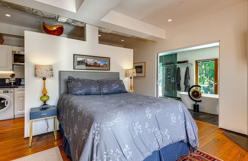 Santa Monica Canyon Apartment | Well-Designed Santa Monica Studio < 1 Mi to Beach